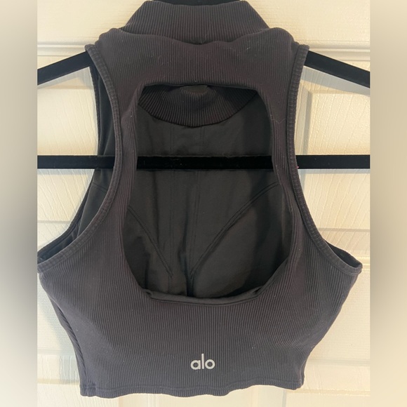 Alo Yoga turtle neck ribbed crop top new without tags. - Picture 3 of 6